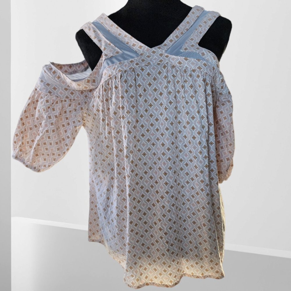 BUCKLE "BLACK" (MED) Cold Shoulder Floral print pattern Sheer detail.